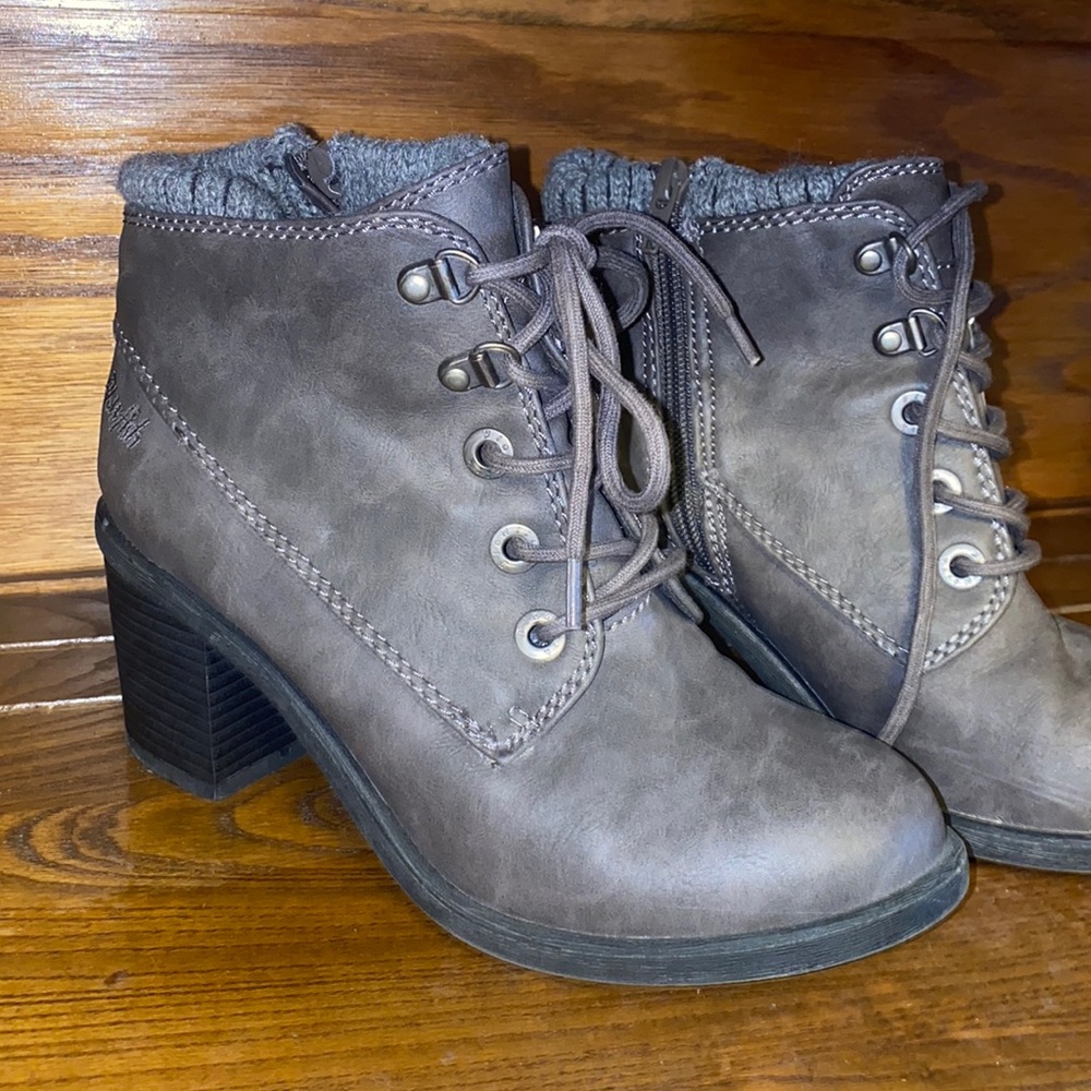Blowfish 7 healed ankle boots grey sip up sweater accent cute BNWT Cute perfect